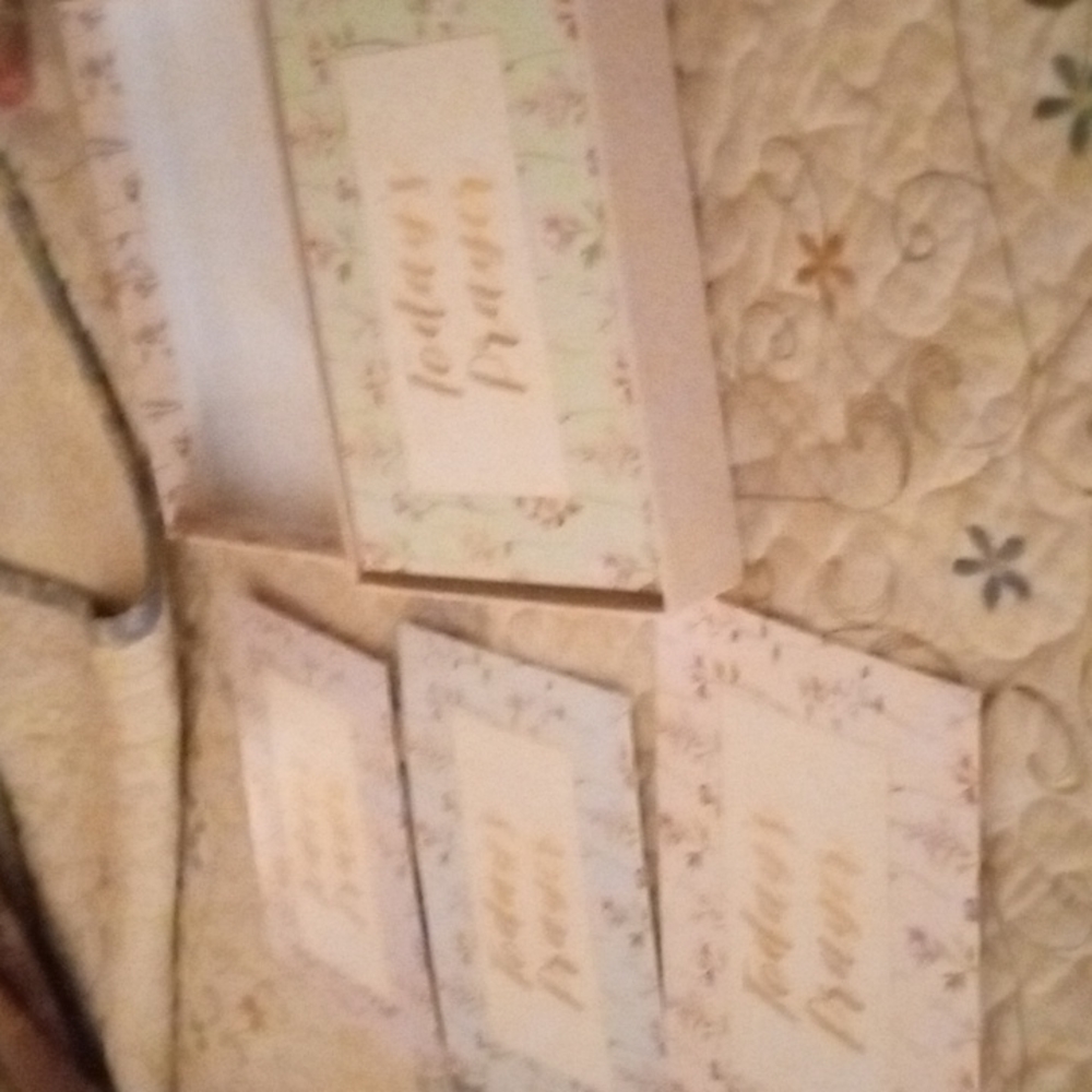 Prayer Cards In Decorative box - Picture 5 of 7
